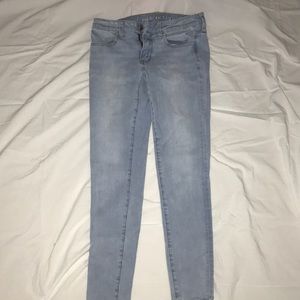 Light washed American eagle skinny jeans